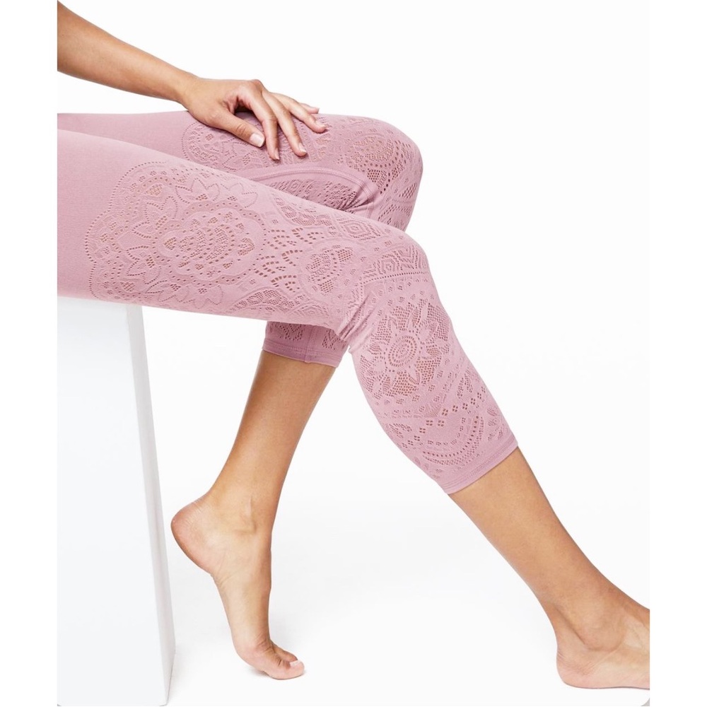 Lululemon Reveal‎ Crop *Zen Expression Vintage Purple